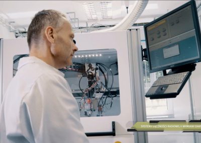 pojedynczy kadr z filmu korporacyjnego dla Centrum Techniki Morskiej Ośrodka Badawczo Rozwojowego